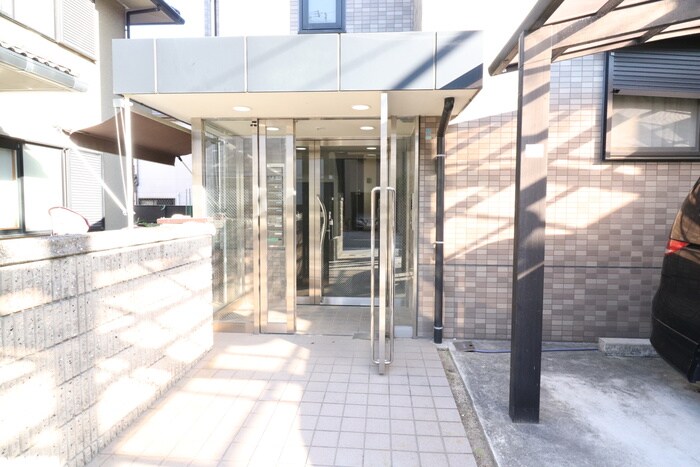 物件外観写真5　(エントランス部分)