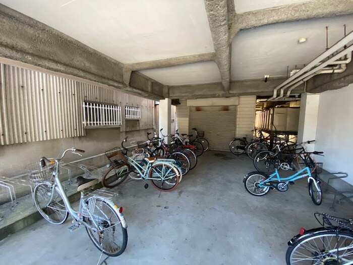 物件外観写真2　(駐輪場)