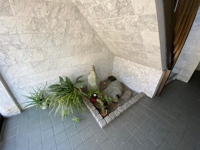 物件外観写真5　(エントランス部分)