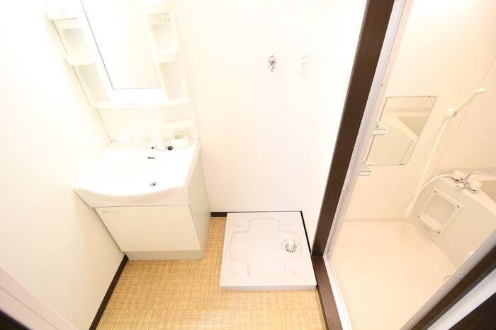 物件内観写真15　(洗濯機置場)