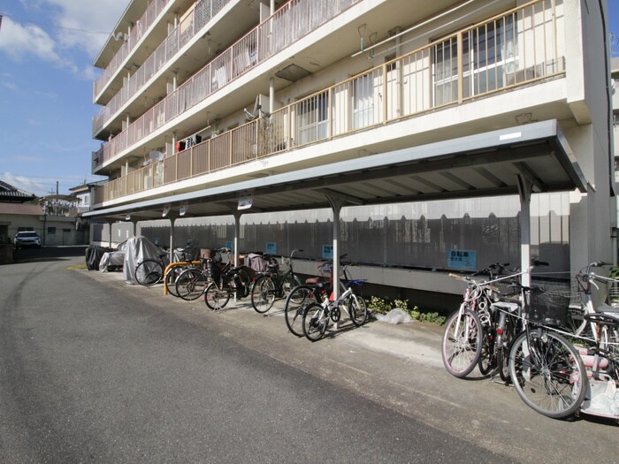 物件外観写真3　(駐輪場)