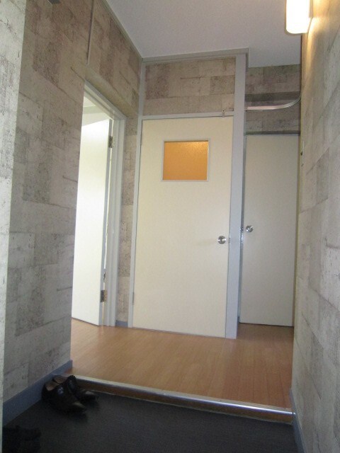 物件内観写真10　(玄関)