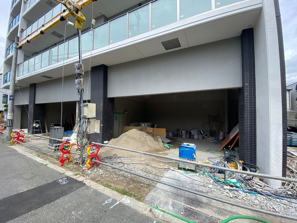 建築中