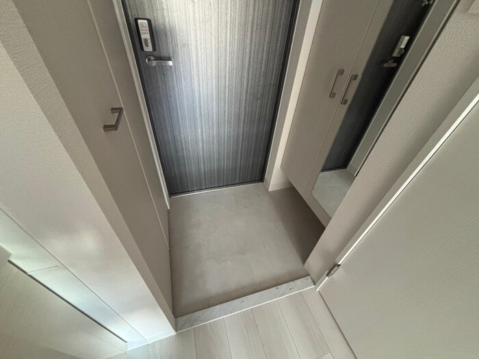 物件内観写真13　(玄関)