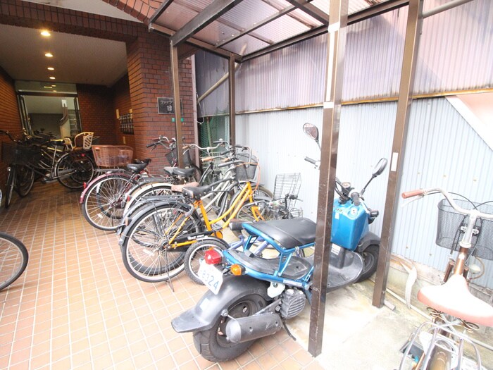 物件外観写真4　(駐輪場)