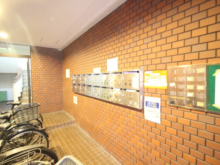 物件外観写真5　(エントランス部分)