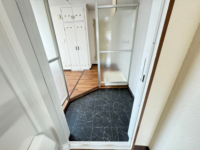 物件内観写真14　(玄関)