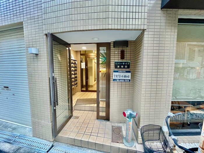 物件外観写真4　(エントランス部分)