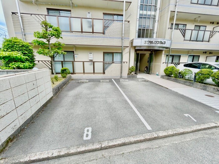 物件外観写真4　(駐車場)