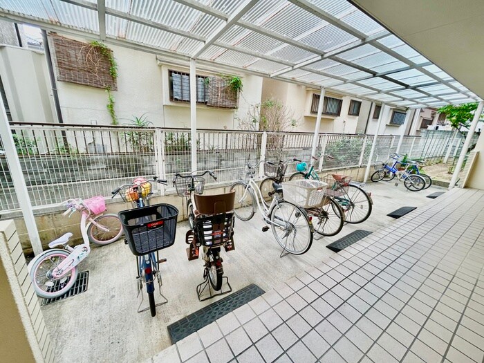 物件外観写真5　(駐輪場)