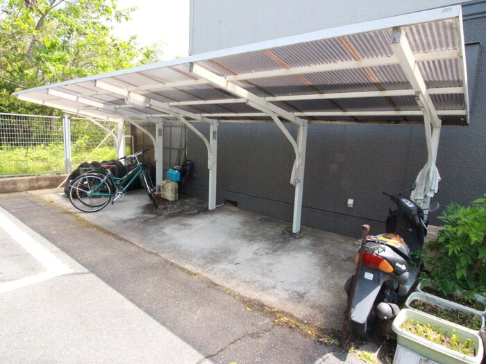 物件外観写真5　(駐輪場)