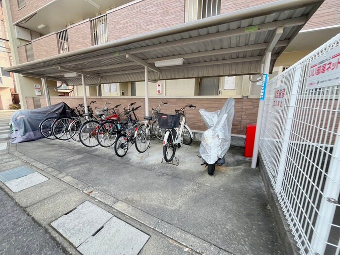 物件外観写真3　(駐輪場)