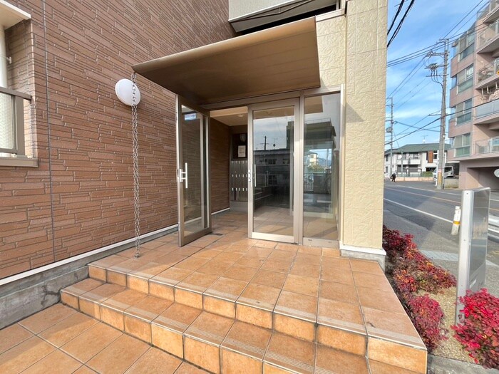 物件外観写真5　(エントランス部分)