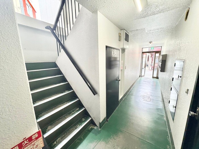 物件外観写真6　(エントランス部分)