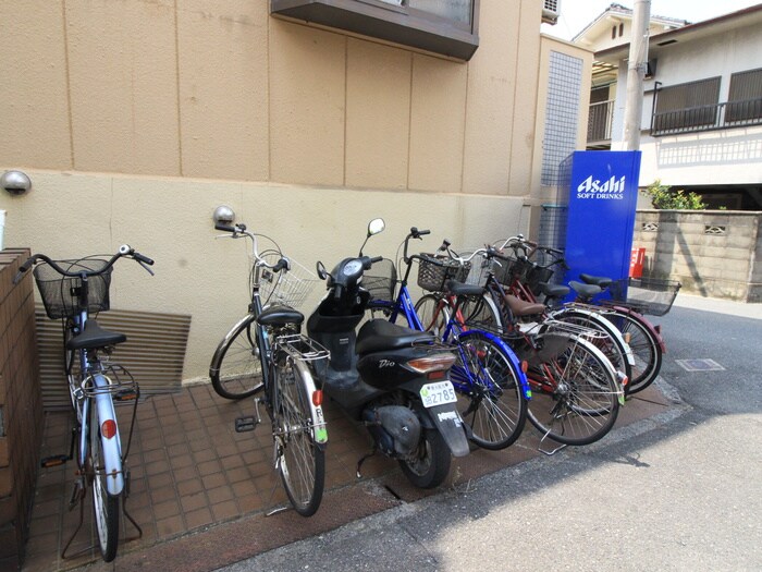 物件外観写真2　(駐輪場)
