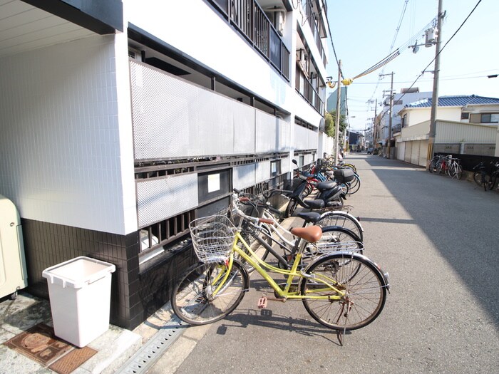 物件外観写真5　(駐輪場)