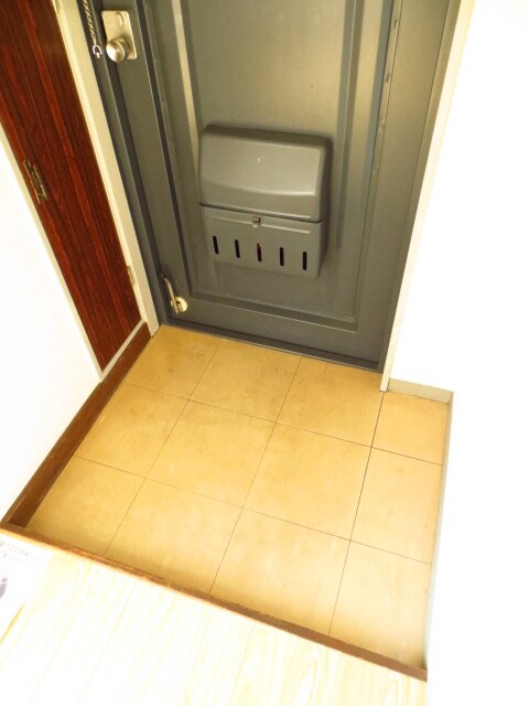 物件内観写真16　(玄関)