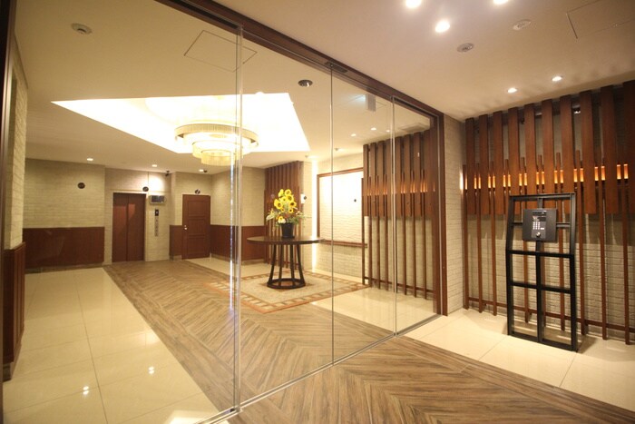 物件外観写真2　(エントランス部分)