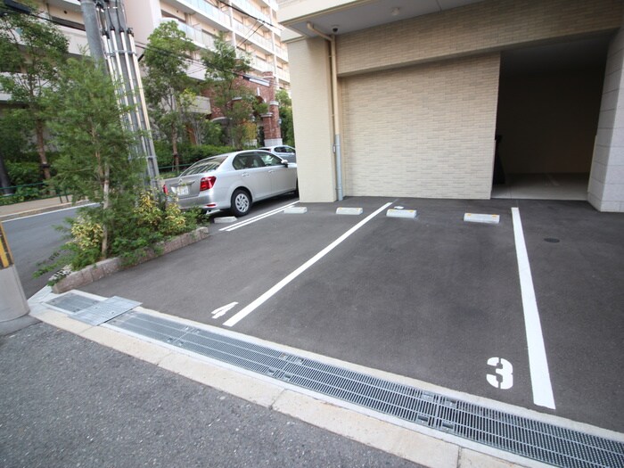物件外観写真3　(駐車場)