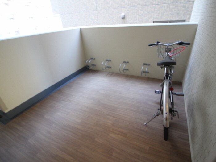 物件外観写真4　(駐輪場)