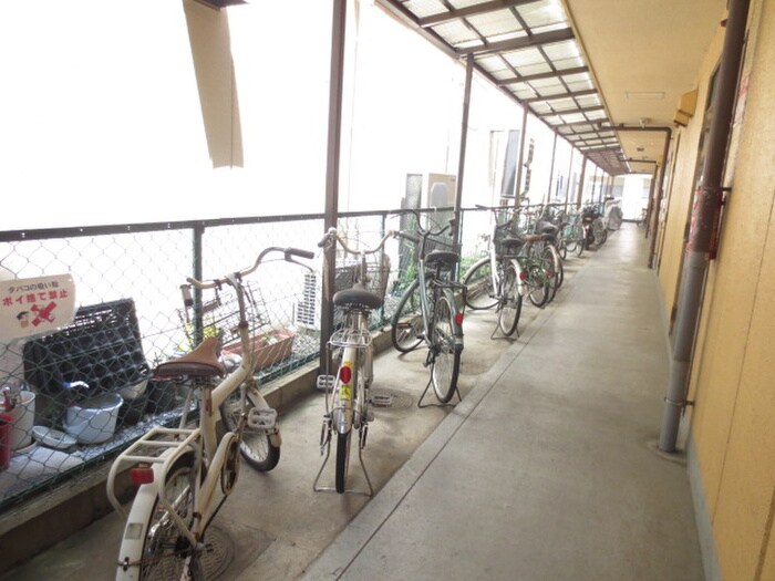 物件外観写真2　(駐輪場)