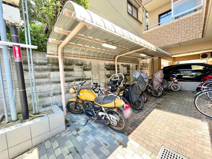 物件外観写真3　(駐輪場)