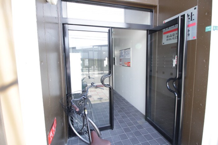 物件外観写真3　(エントランス部分)