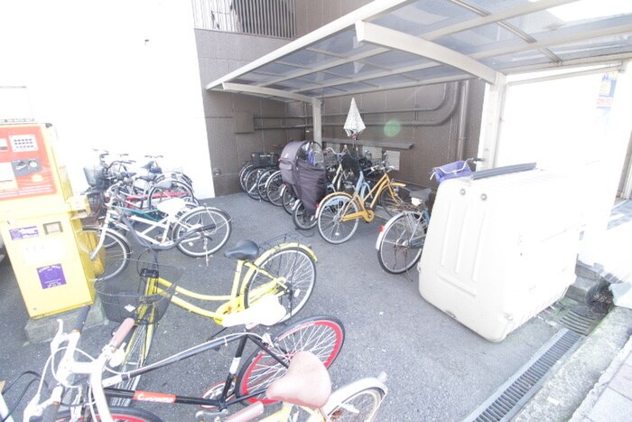 物件外観写真4　(駐輪場)
