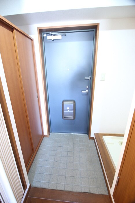 物件内観写真7　(玄関)