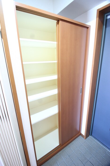 物件内観写真8　(靴箱)