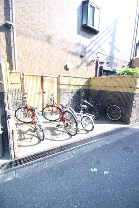 物件外観写真4　(駐輪場)