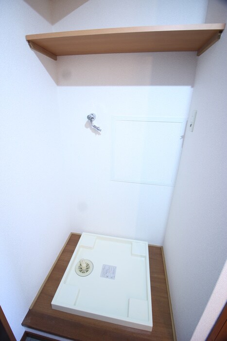 物件内観写真16　(洗濯機置場)