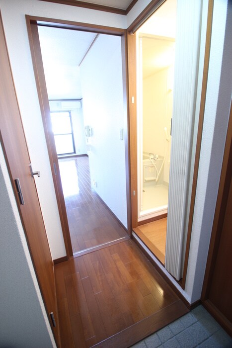 物件内観写真17　(廊下)