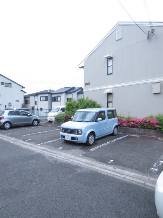 物件外観写真2　(駐車場)