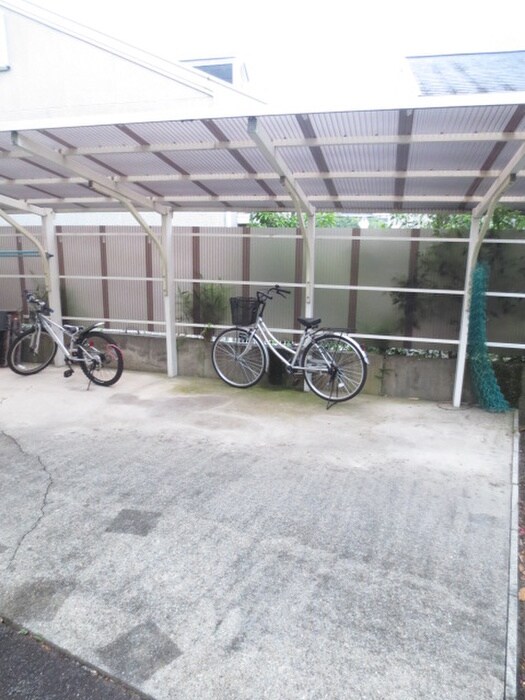 物件外観写真3　(駐輪場)