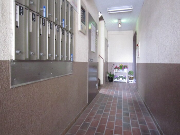 物件外観写真5　(エントランス部分)