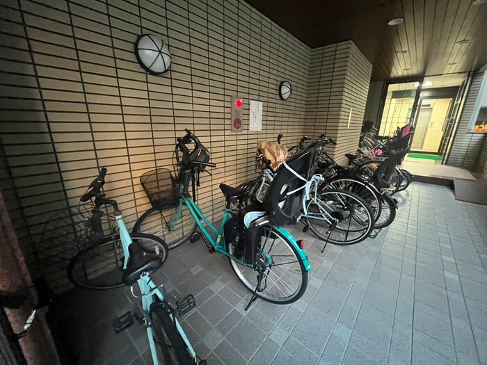物件外観写真3　(駐輪場)