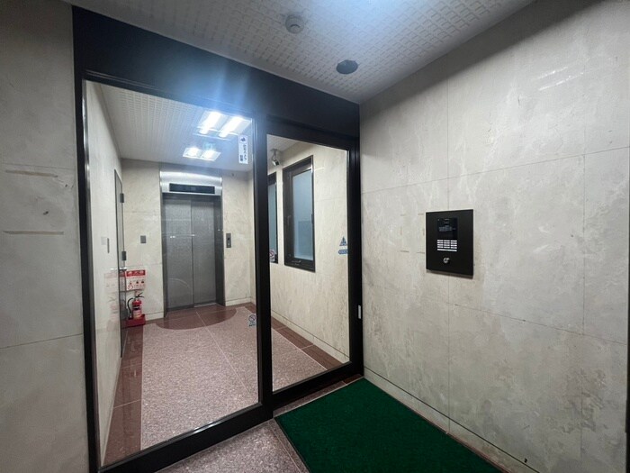 物件外観写真5　(エントランス部分)