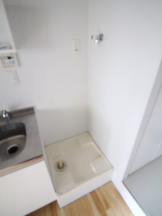 物件内観写真16　(洗濯機置場)