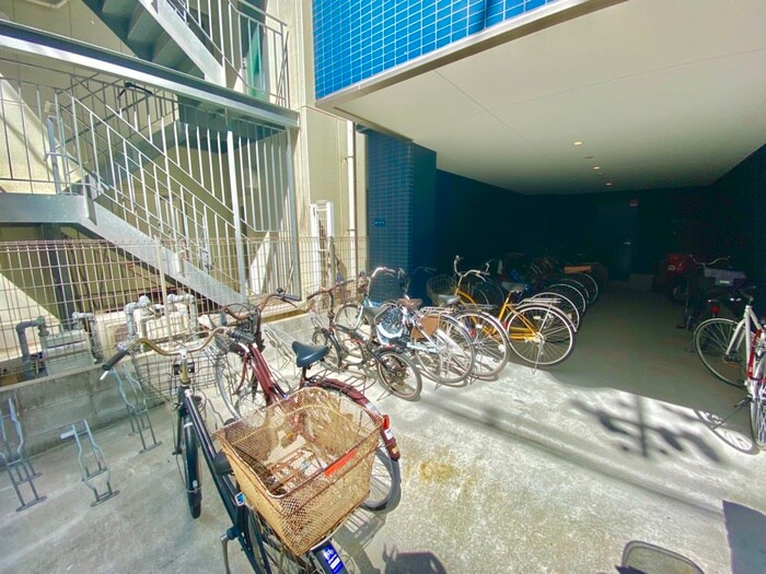 物件外観写真2　(駐輪場)