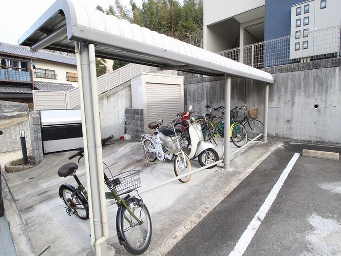 物件外観写真2　(駐輪場)