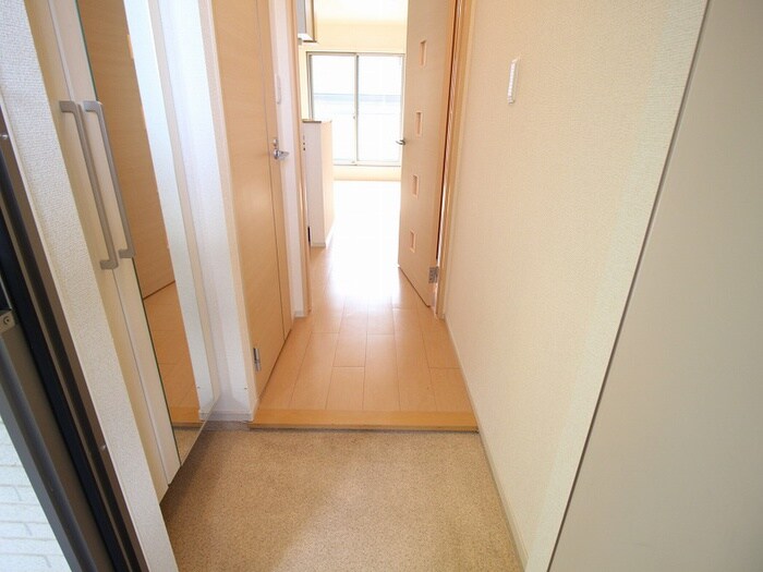 物件内観写真7　(玄関)