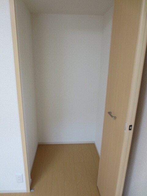 物件内観写真12　(収納)