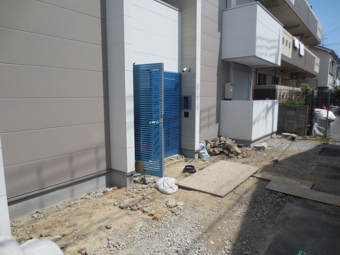 物件外観写真3　(エントランス部分)