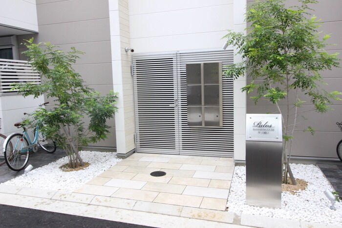 物件外観写真4　(エントランス部分)