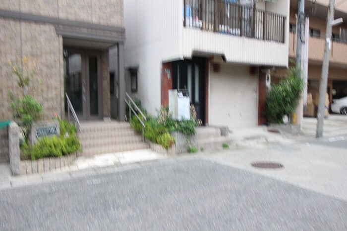 物件外観写真6　(エントランス部分)