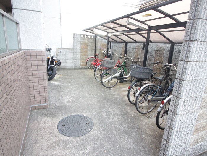物件外観写真2　(駐輪場)