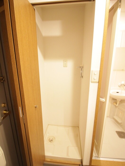 物件内観写真9　(洗濯機置場)