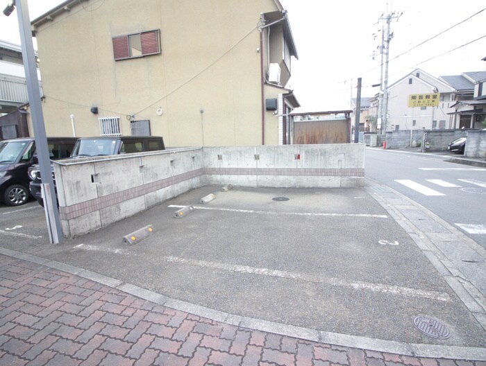物件外観写真5　(駐車場)