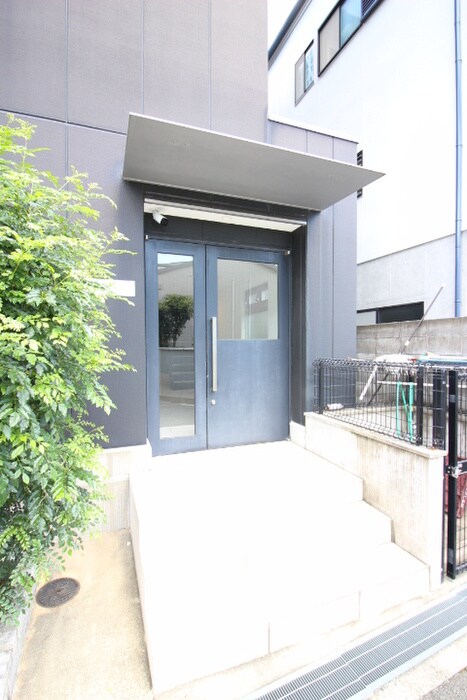 物件外観写真3　(エントランス部分)